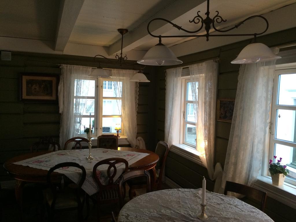 غريمستاد Gjestehuset Ibsen المظهر الخارجي الصورة